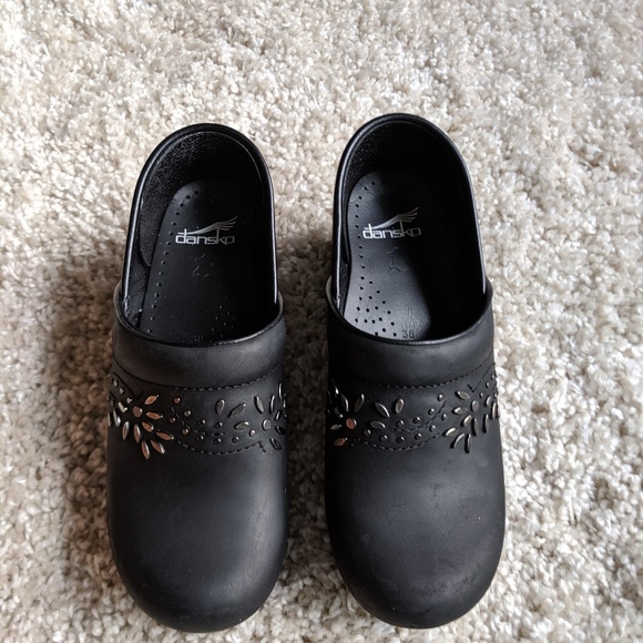 shoes similar to dansko clogs